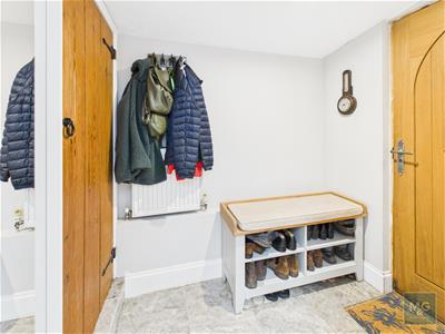 Rear lobby /Boot Room